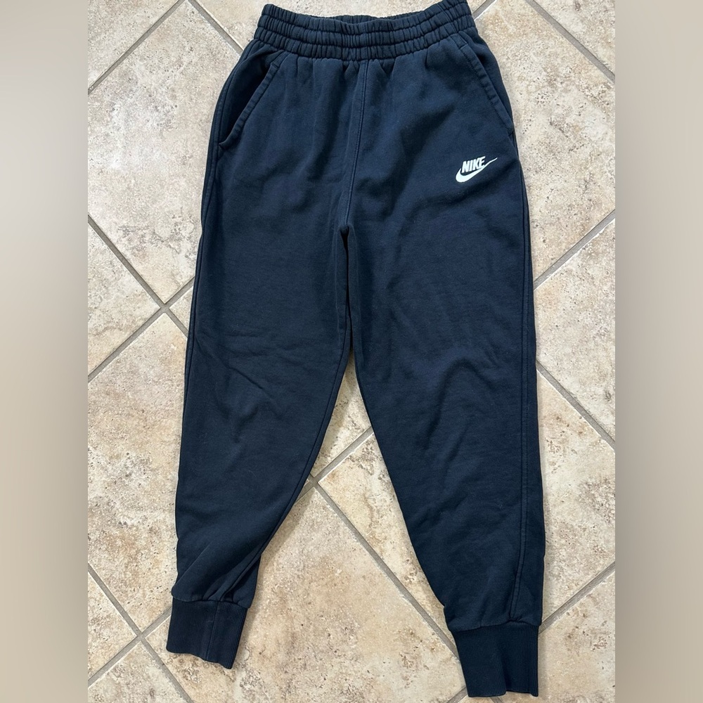 Nike boys black sweatpants size medium
